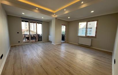 ALTINTEPE'DE 0 BİNADA EBEVEYN BANYOLU ÖN CEPHE KÖŞE 3+1