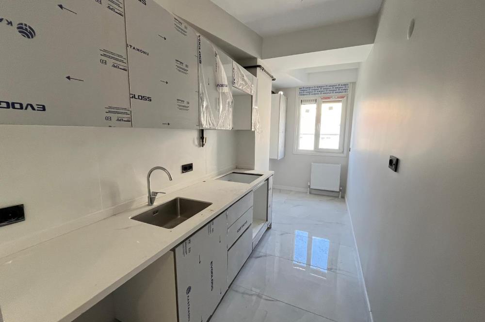 ALTINTEPE'DE 0 BİNADA EBEVEYN BANYOLU ÖN CEPHE KÖŞE 3+1