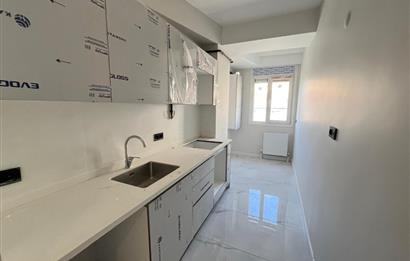 ALTINTEPE'DE 0 BİNADA EBEVEYN BANYOLU ÖN CEPHE KÖŞE 3+1