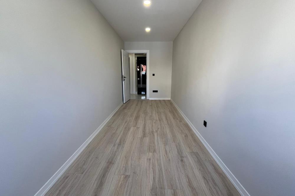 ALTINTEPE'DE 0 BİNADA EBEVEYN BANYOLU ÖN CEPHE KÖŞE 3+1