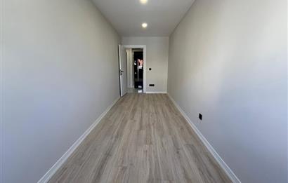 ALTINTEPE'DE 0 BİNADA EBEVEYN BANYOLU ÖN CEPHE KÖŞE 3+1