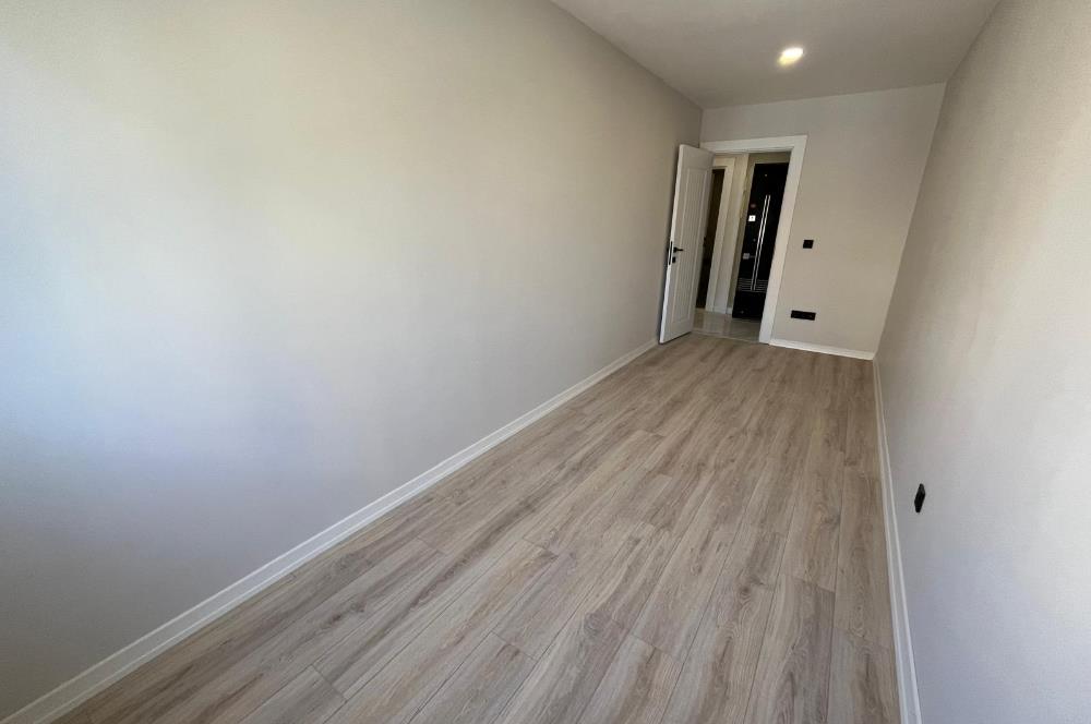 ALTINTEPE'DE 0 BİNADA EBEVEYN BANYOLU ÖN CEPHE KÖŞE 3+1