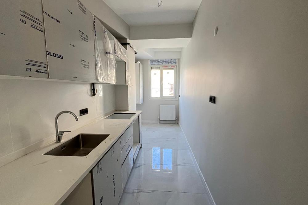 ALTINTEPE'DE 0 BİNADA EBEVEYN BANYOLU ÖN CEPHE KÖŞE 3+1