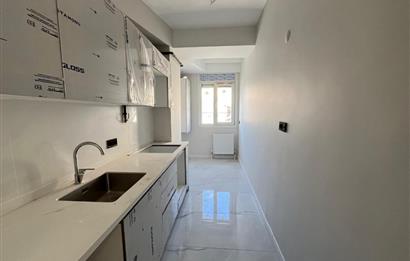 ALTINTEPE'DE 0 BİNADA EBEVEYN BANYOLU ÖN CEPHE KÖŞE 3+1