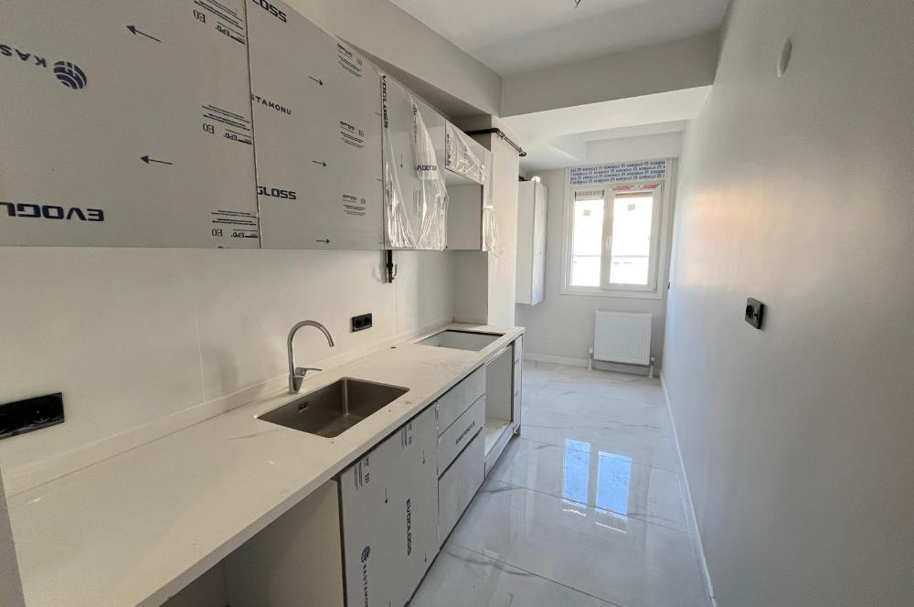 ALTINTEPE'DE 0 BİNADA EBEVEYN BANYOLU ÖN CEPHE KÖŞE 3+1