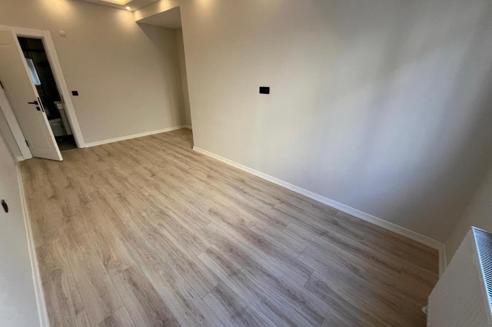 ALTINTEPE'DE 0 BİNADA EBEVEYN BANYOLU ÖN CEPHE KÖŞE 3+1