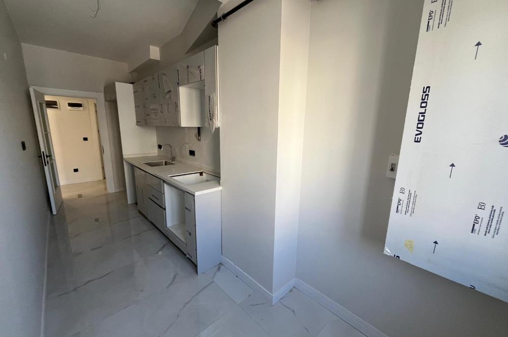 ALTINTEPE'DE 0 BİNADA EBEVEYN BANYOLU ÖN CEPHE KÖŞE 3+1