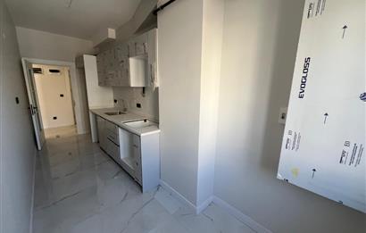 ALTINTEPE'DE 0 BİNADA EBEVEYN BANYOLU ÖN CEPHE KÖŞE 3+1