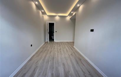 ALTINTEPE'DE 0 BİNADA EBEVEYN BANYOLU ÖN CEPHE KÖŞE 3+1