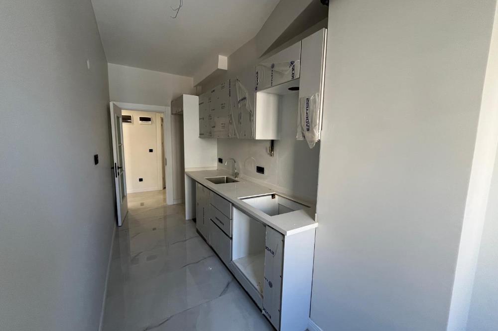 ALTINTEPE'DE 0 BİNADA EBEVEYN BANYOLU ÖN CEPHE KÖŞE 3+1