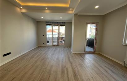 ALTINTEPE'DE 0 BİNADA EBEVEYN BANYOLU ÖN CEPHE KÖŞE 3+1