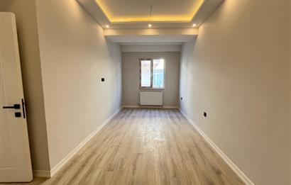 ALTINTEPE'DE 0 BİNADA EBEVEYN BANYOLU ÖN CEPHE KÖŞE 3+1