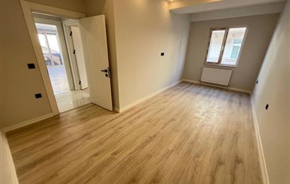 ALTINTEPE'DE 0 BİNADA EBEVEYN BANYOLU ÖN CEPHE KÖŞE 3+1