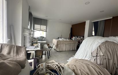 Turgutreis'te Anacaddeye Cepheli Satılık Dükkan ve Daire