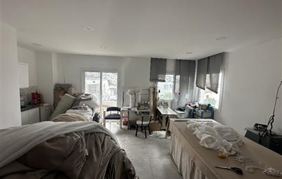 Turgutreis'te Anacaddeye Cepheli Satılık Dükkan ve Daire