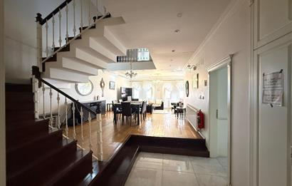 DENİZ MANZARALI TEMİZ EŞYALI KİRALIK ViLLA