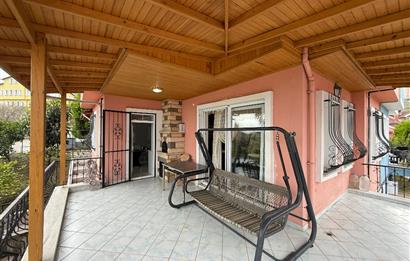 DENİZ MANZARALI TEMİZ EŞYALI KİRALIK ViLLA