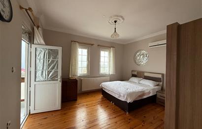 DENİZ MANZARALI TEMİZ EŞYALI KİRALIK ViLLA