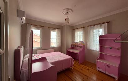 DENİZ MANZARALI TEMİZ EŞYALI KİRALIK ViLLA