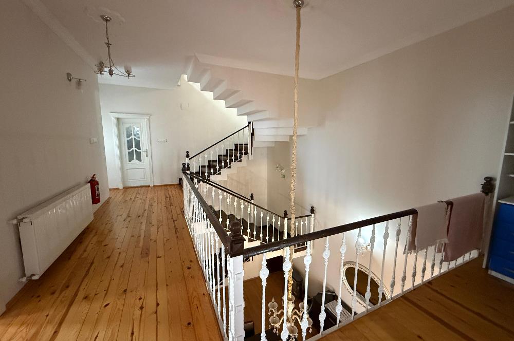 DENİZ MANZARALI TEMİZ EŞYALI KİRALIK ViLLA