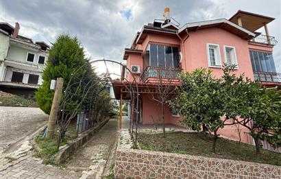 DENİZ MANZARALI TEMİZ EŞYALI KİRALIK ViLLA