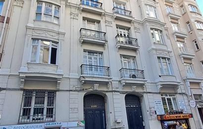 Kurtuluş Caddesi'nde Tarihi Binada Satılık Özel Daire