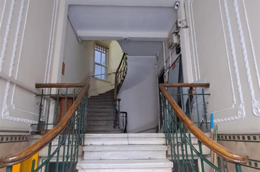 Kurtuluş Caddesi'nde Tarihi Binada Satılık Özel Daire