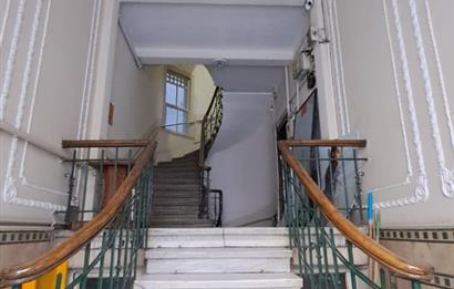 Kurtuluş Caddesi'nde Tarihi Binada Satılık Özel Daire