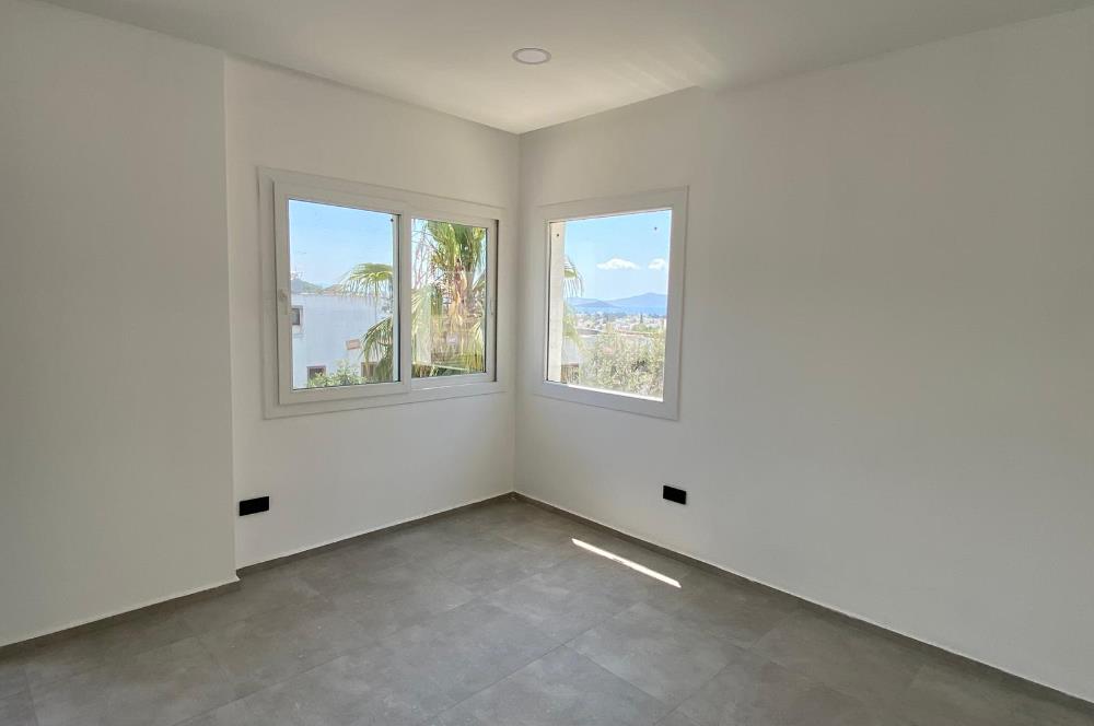 Turgutreis'te Anacaddeye Cepheli Satılık Dükkan ve Daire