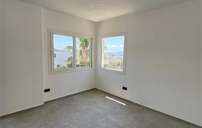 Turgutreis'te Anacaddeye Cepheli Satılık Dükkan ve Daire