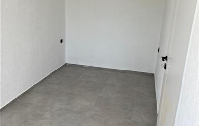 Turgutreis'te Anacaddeye Cepheli Satılık Dükkan ve Daire