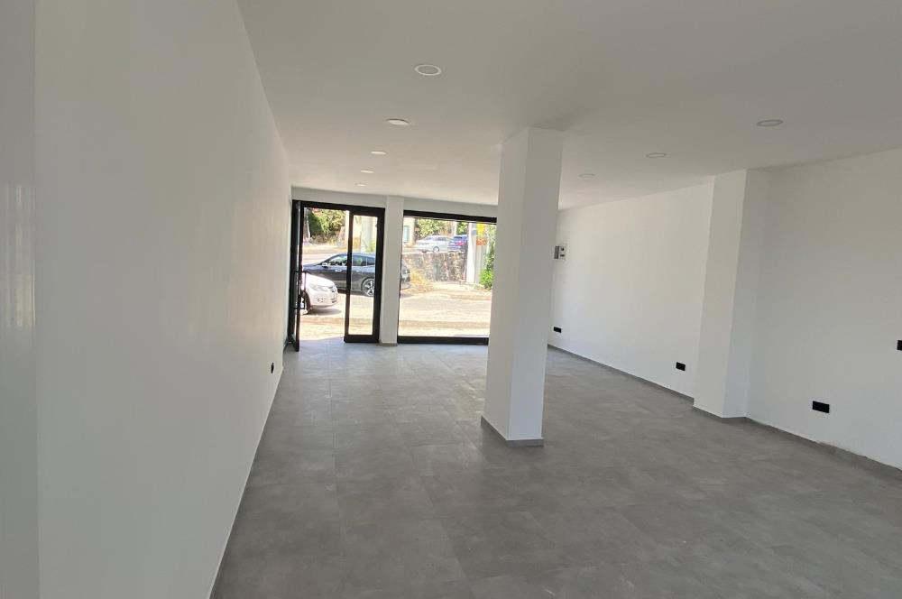 Turgutreis'te Anacaddeye Cepheli Satılık Dükkan ve Daire