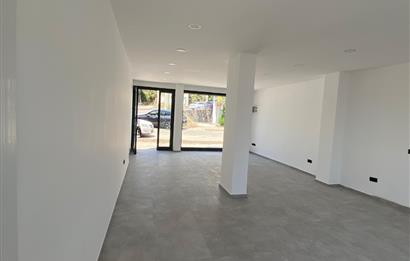 Turgutreis'te Anacaddeye Cepheli Satılık Dükkan ve Daire