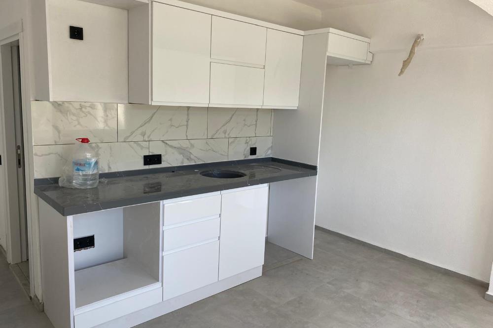 Turgutreis'te Anacaddeye Cepheli Satılık Dükkan ve Daire