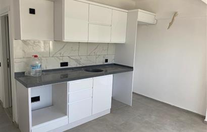 Turgutreis'te Anacaddeye Cepheli Satılık Dükkan ve Daire