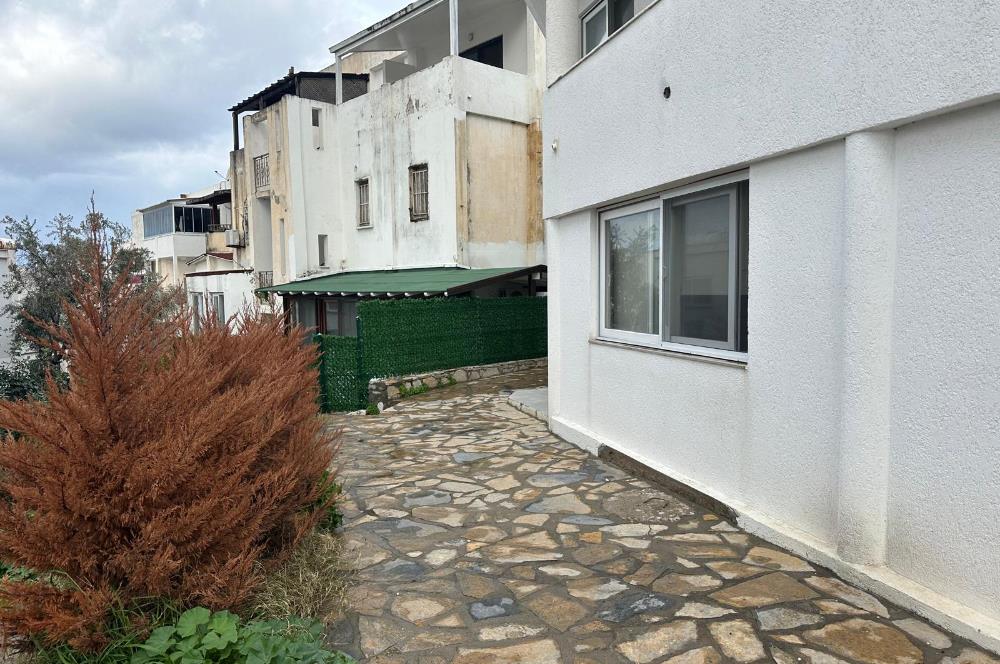 Turgutreis'te Anacaddeye Cepheli Satılık Dükkan ve Daire