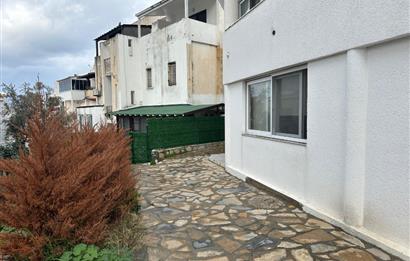 Turgutreis'te Anacaddeye Cepheli Satılık Dükkan ve Daire