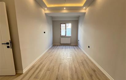 ALTINTEPE'DE 0 BİNADA EBEVEYN BANYOLU ÖN CEPHE KÖŞE 3+1