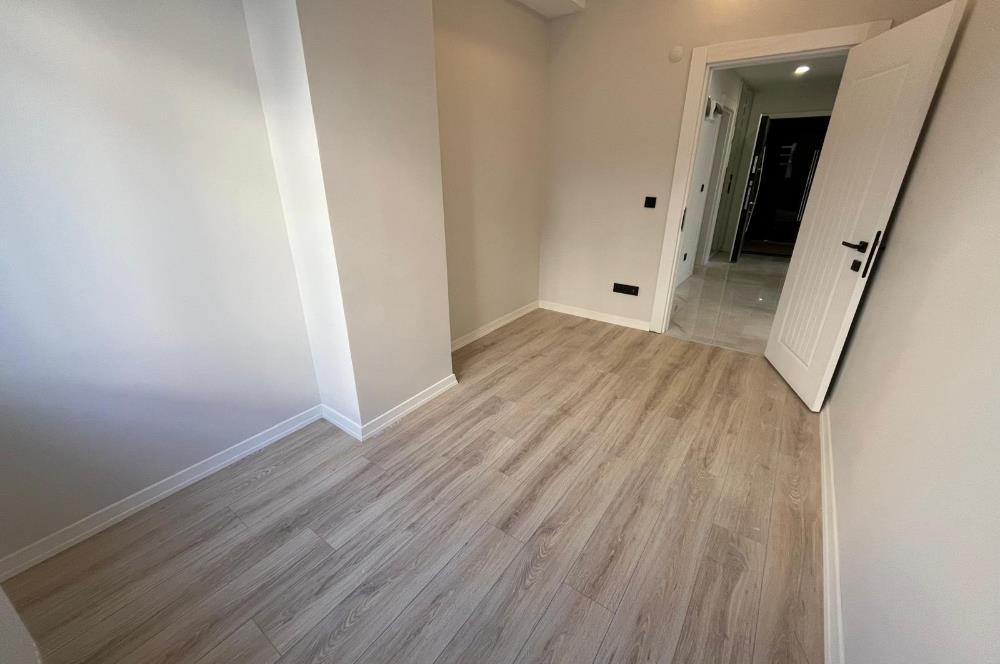 ALTINTEPE'DE 0 BİNADA EBEVEYN BANYOLU ÖN CEPHE KÖŞE 3+1