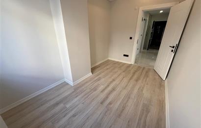 ALTINTEPE'DE 0 BİNADA EBEVEYN BANYOLU ÖN CEPHE KÖŞE 3+1