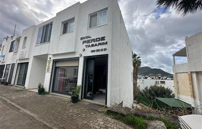 Turgutreis'te Anacaddeye Cepheli Satılık Dükkan ve Daire