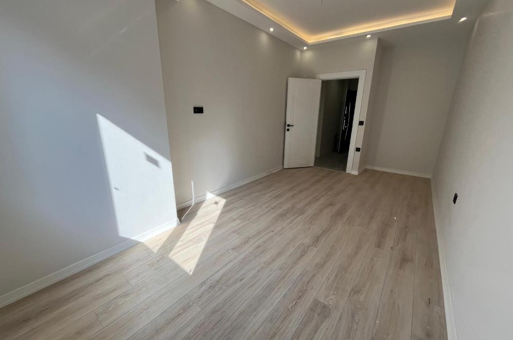 ALTINTEPE'DE 0 BİNADA EBEVEYN BANYOLU ÖN CEPHE KÖŞE 3+1