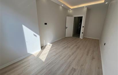 ALTINTEPE'DE 0 BİNADA EBEVEYN BANYOLU ÖN CEPHE KÖŞE 3+1