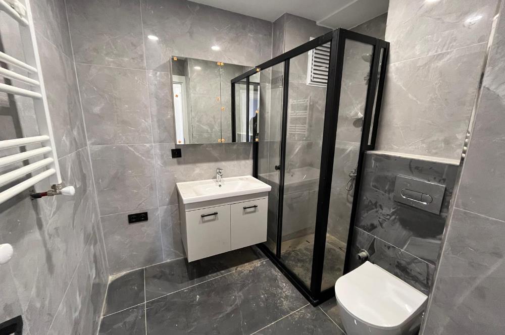 ALTINTEPE'DE 0 BİNADA EBEVEYN BANYOLU ÖN CEPHE KÖŞE 3+1