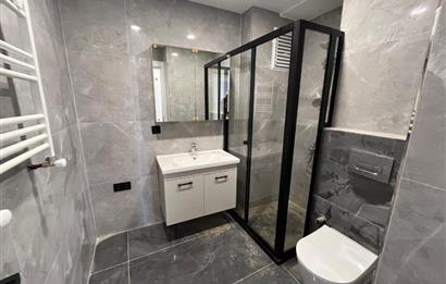 ALTINTEPE'DE 0 BİNADA EBEVEYN BANYOLU ÖN CEPHE KÖŞE 3+1