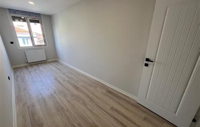 ALTINTEPE'DE 0 BİNADA EBEVEYN BANYOLU ÖN CEPHE KÖŞE 3+1