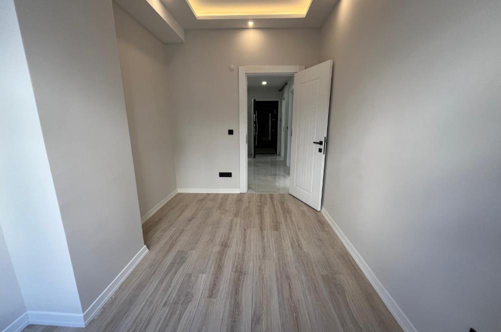 ALTINTEPE'DE 0 BİNADA EBEVEYN BANYOLU ÖN CEPHE KÖŞE 3+1