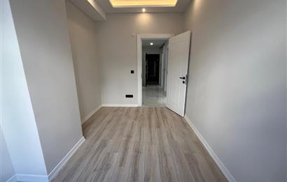 ALTINTEPE'DE 0 BİNADA EBEVEYN BANYOLU ÖN CEPHE KÖŞE 3+1