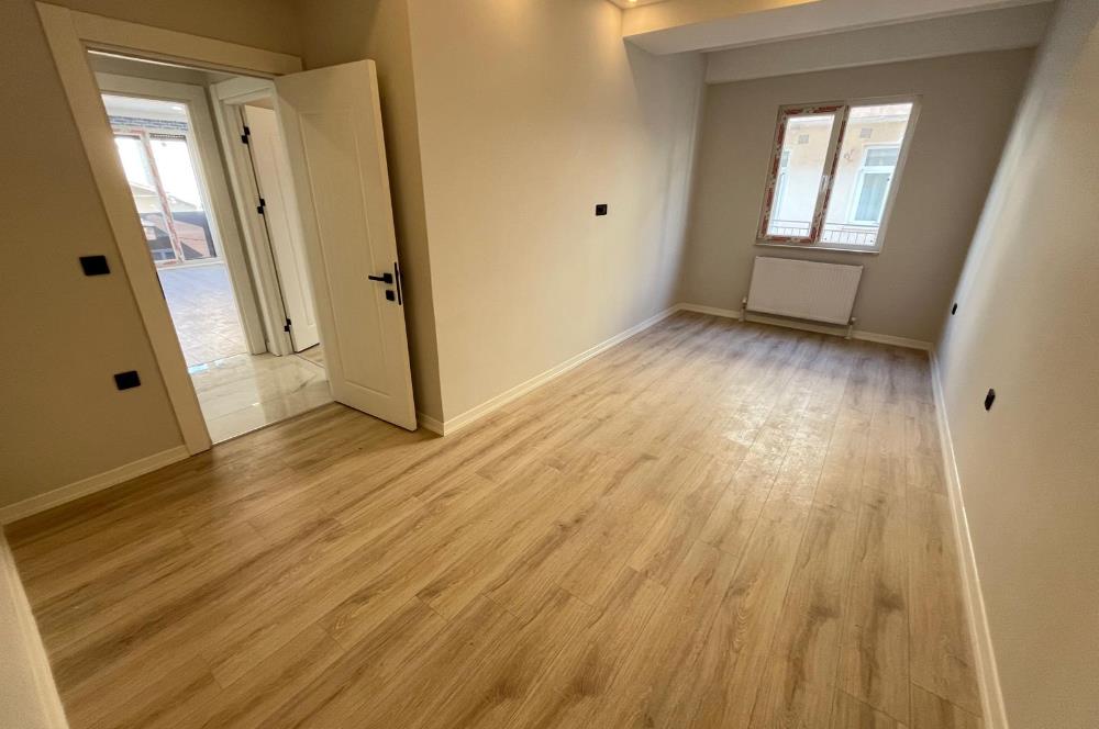 ALTINTEPE'DE 0 BİNADA EBEVEYN BANYOLU ÖN CEPHE KÖŞE 3+1