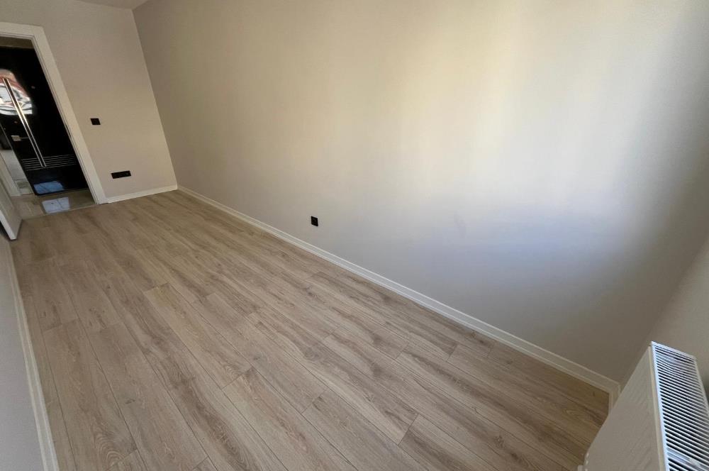 ALTINTEPE'DE 0 BİNADA EBEVEYN BANYOLU ÖN CEPHE KÖŞE 3+1